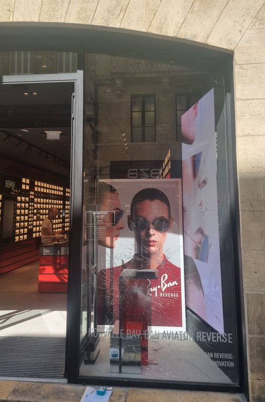 Remplacement de verre cassé de menuiseries existantes à Bordeaux