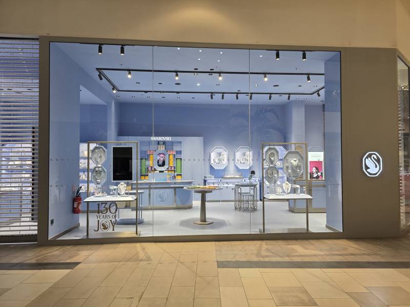 Réalisation d’une vitrine de magasin haut de gamme en verre de sécurité pour bijouterie