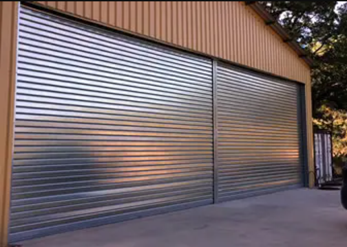 Installation d'un rideau métallique pour magasin à Bordeaux par DJM Miroiterie